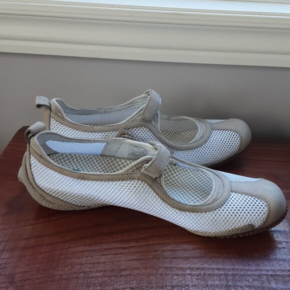 Merrell White and Tan Mesh Athletic Shoes - Picture 4 of 14